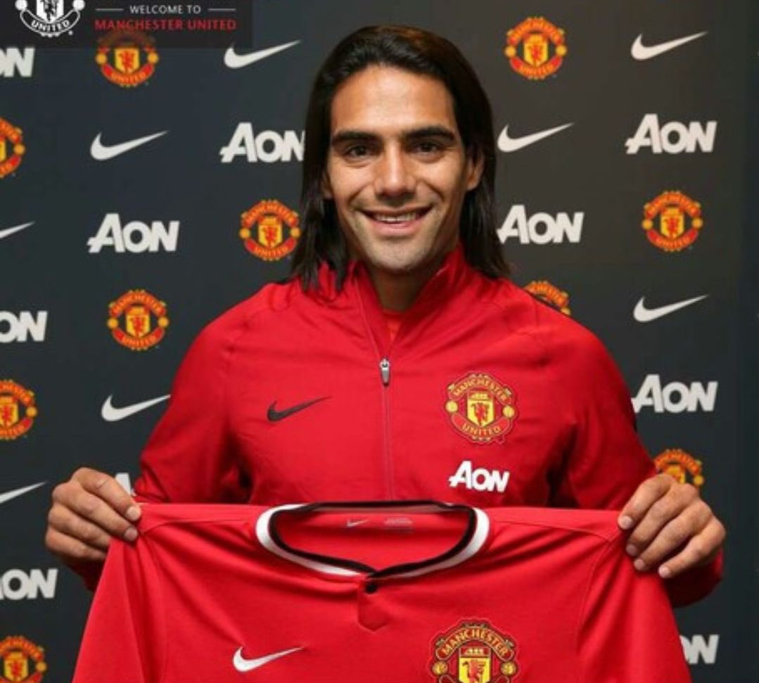 Definitivamente jugar en el Manchester United es peor que una lesión de ligamentos y Falcao volvió de ambas al tiempo. Leyenda.