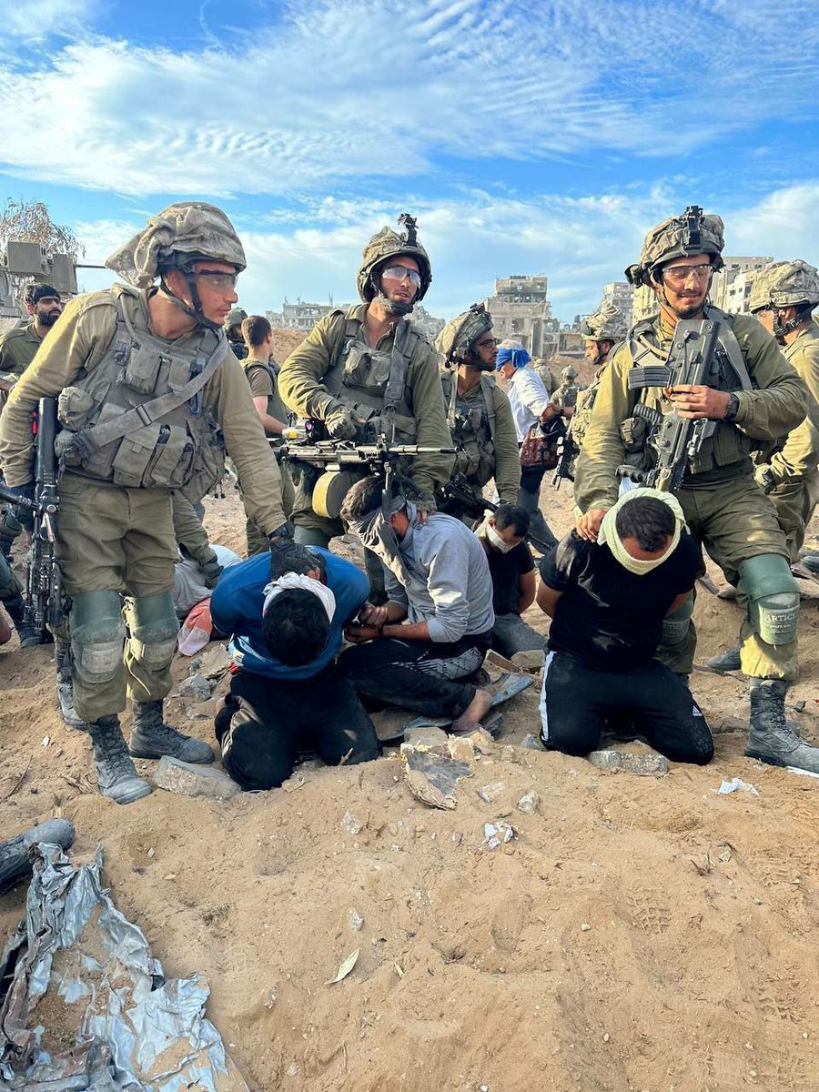 تروریست‌های فلسطینی برای زنان و کودکان گردنکشی می‌کنند، ولی در مقابل مبارزان اسرائیلی مجبور به زانو زدن و در خاک نشستن هستند.

#اسرائیل_پیروز_است