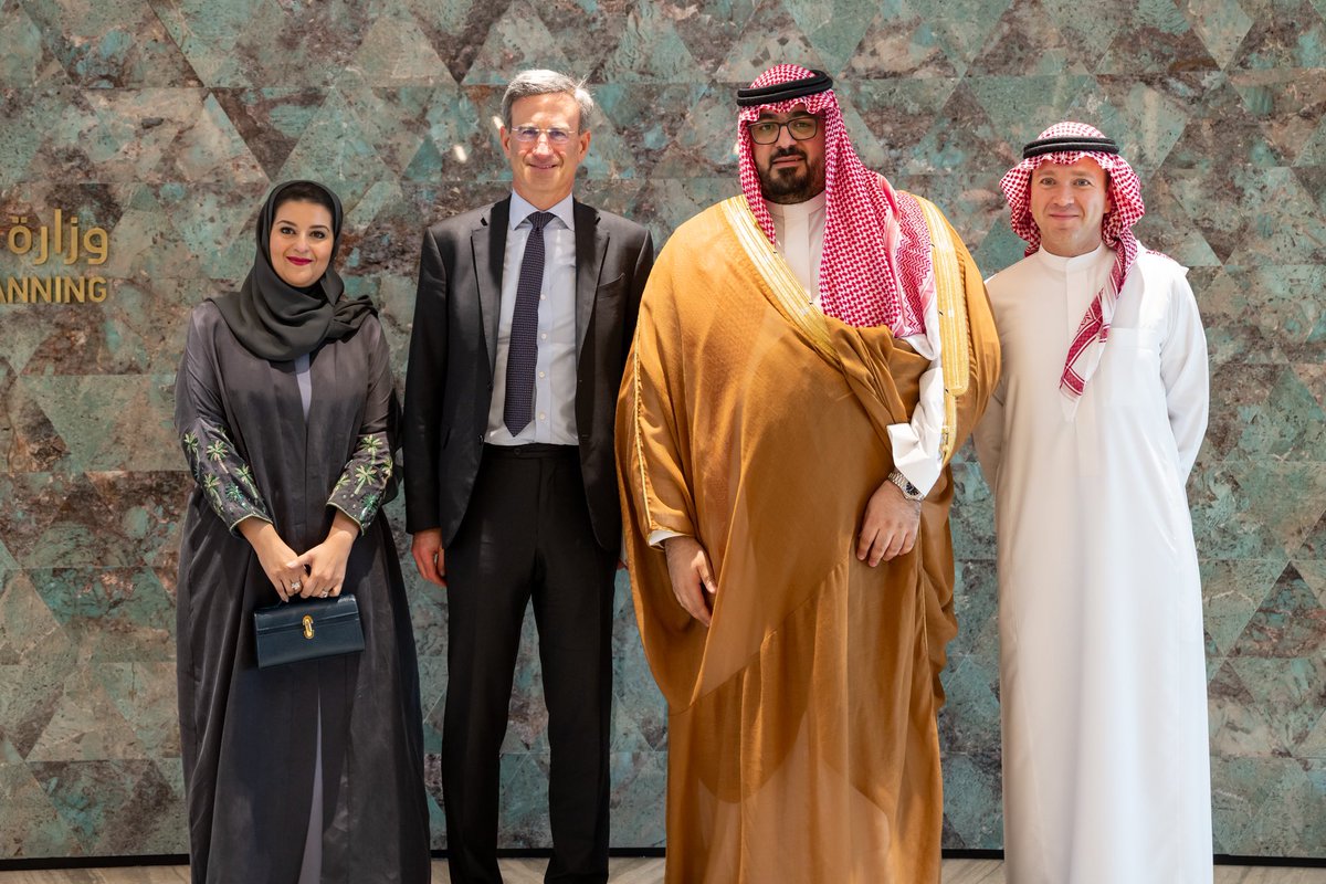 HE Minister of Economy and Planning and Peter R. Orszag, CEO of Lazard, discuss the latest global economic and financial developments as well as potential investment opportunities in the Kingdom as part of the economic transformation under #SaudiVision2030