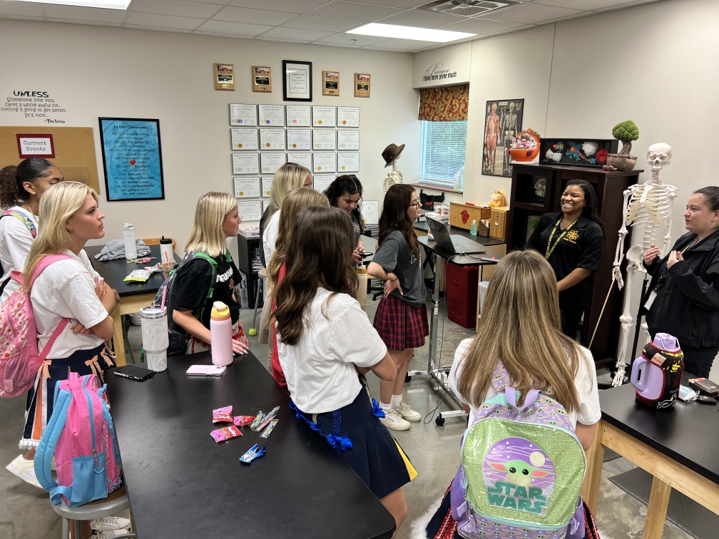 CSIs Denice and Kayla took a field trip to Grapevine Faith's Senior Forensics and Anatomy classes today. They shared some great information and answered insightful questions from students. Thanks to Grapevine Faith for allowing us to share our craft!