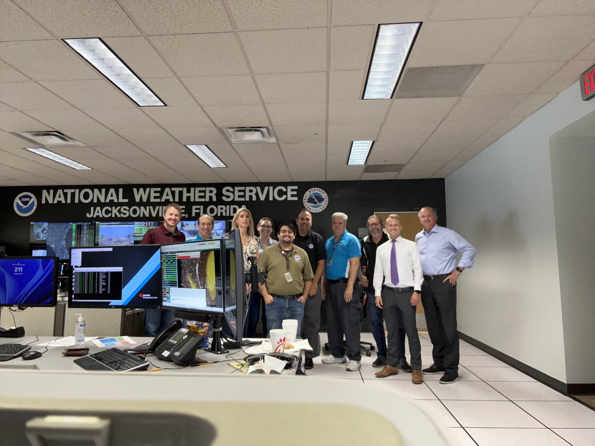 #firstalertwx a nice meet & greet over lunch with our fellow forecasters @NWSJacksonville @ActionNewsJax @WOKVNews