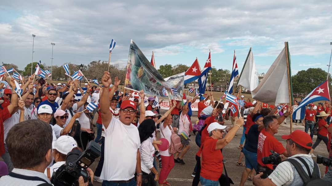 DPEHolguin's tweet photo. #HolguinSi Una vez más los  Holguineros  demostramos la unidad de todo un pueblo, alzamos nuestras voces en contra del criminal genocidio contra el pueblo palestino y reafirmamos una vez más que #PorCubaJuntoCreamos 
#CubaMined @btan0987 @QueipoRuiz @DiazCanelB #FreePalestina https://t.co/5grIQ6vsvx