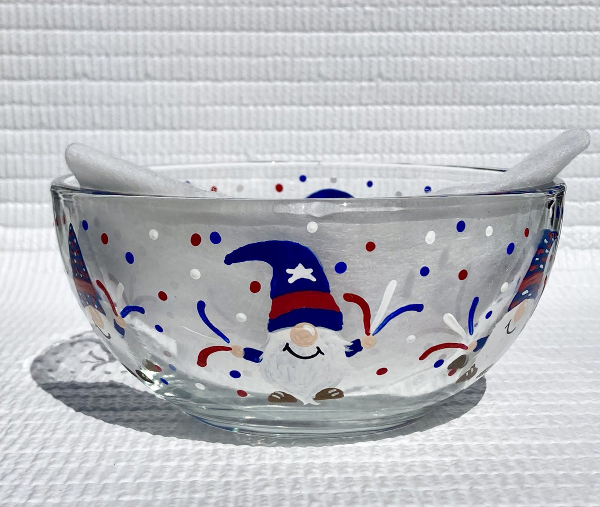 Patriotic gnomes etsy.com/listing/171012… #candydish #gnomes #4thofjuly #SMILEtt23 #CraftBizParty #redwhiteandblue #etsy #etsyshop