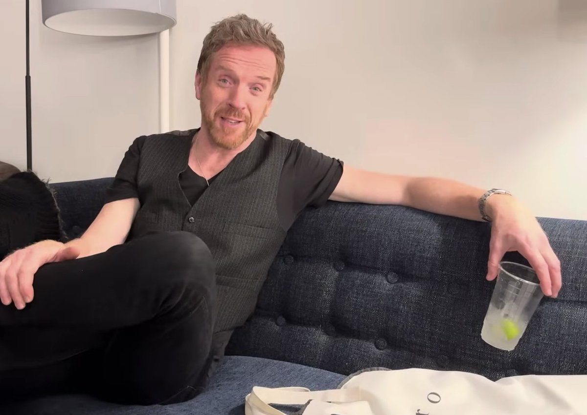 HUGE thanks to #DamianLewis and the fandom for making my dreams come true! Damian sat with me for an interview and it's got 13K and counting views on YT! I can't be happier! 🙏🔥💕fanfunwithdamianlewis.com/?p=52603 #DamianLewisMusic #MissionCreep #DamianLewisUKTour #MissionCreepTour