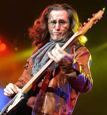 love that rush's artist photo on setlist.fm is just this pic of geddy