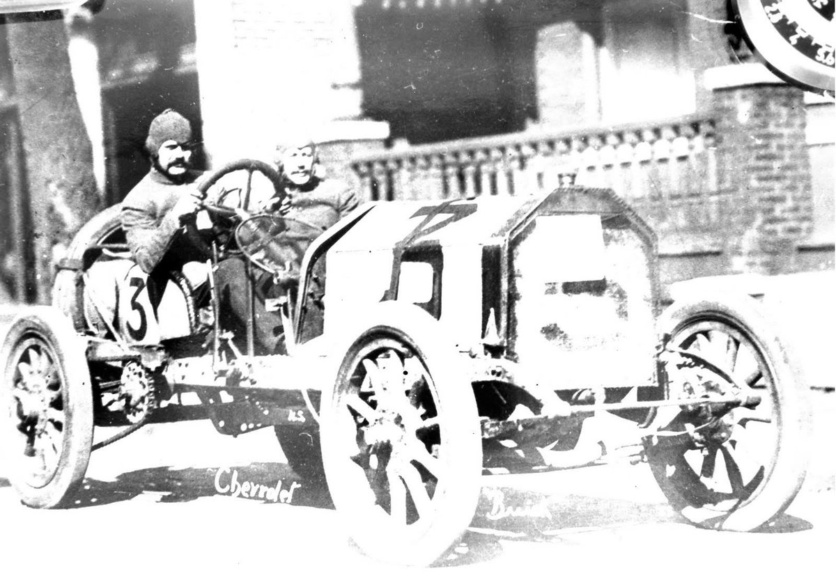 Nasceu em 25/04: Arthur Chevrolet (foto 1911, ele é um dos dois na foto) #chevrolet #AAA #champcar #chevrolet