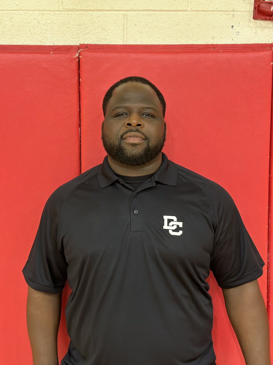 Today, we excitedly announced Eric Evans as our new varsity boys basketball coach. Eric has an impressive background, both coaching and playing, and we are eager to see what he can do with our program. @DivineChildSch @DCHOOPS15 @CHSL1926 @DivineChildPrsh @DCFalconsAlumni