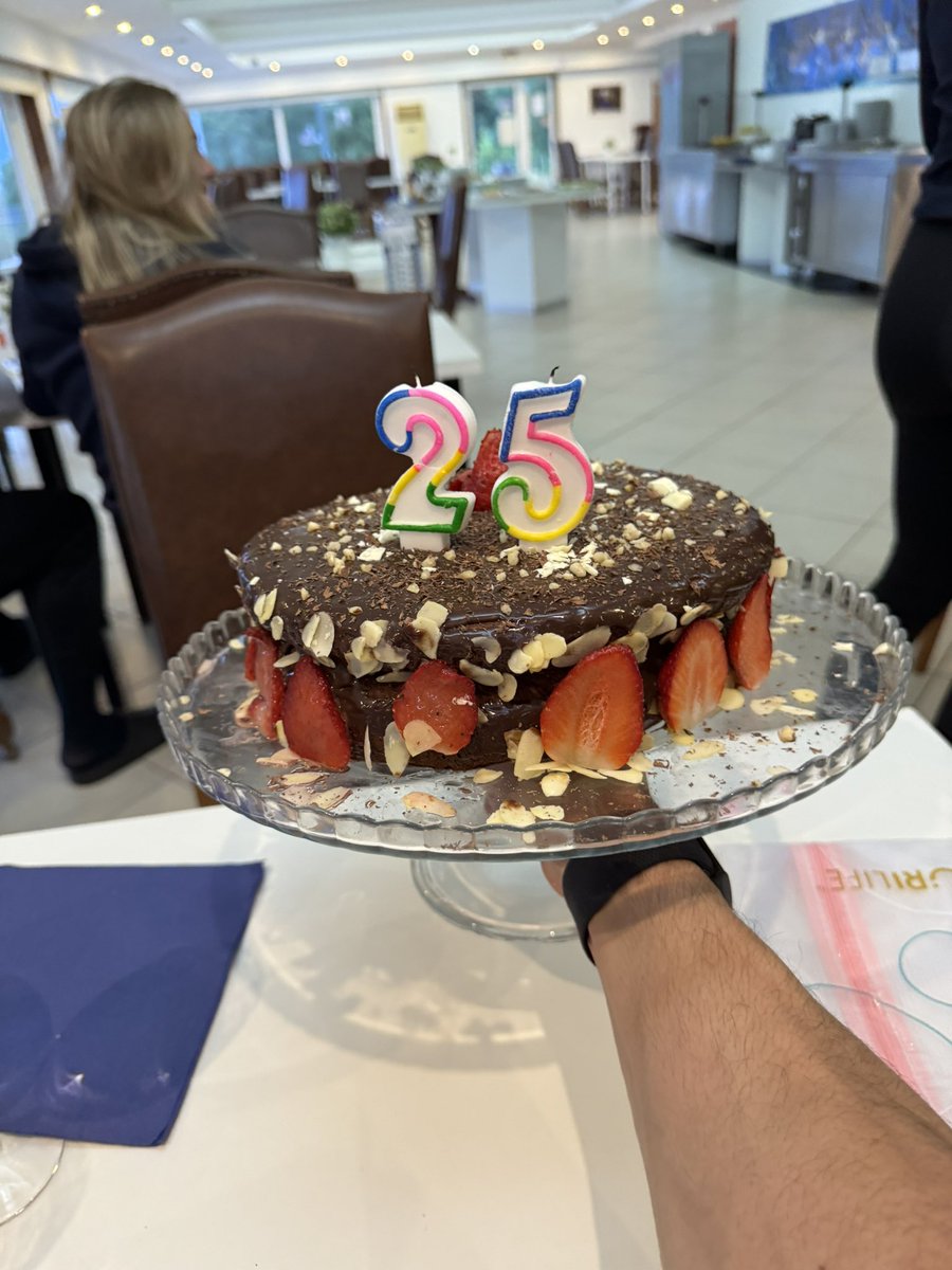 2️⃣5️⃣ années 🫶🏻🤍 
Merci à tous 🫶🏻🥹