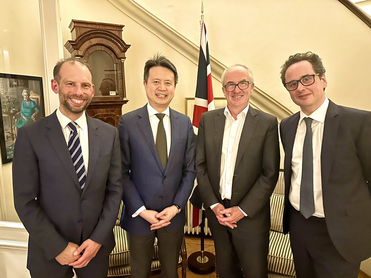 Delighted to welcome @WIPO DG Daren Tang & ASG @AndyWIPO for dinner with 🇬🇧 Minister for AI and IP @JonathanCamrose and @ProfMarkThomson our candidate for @CERN DG