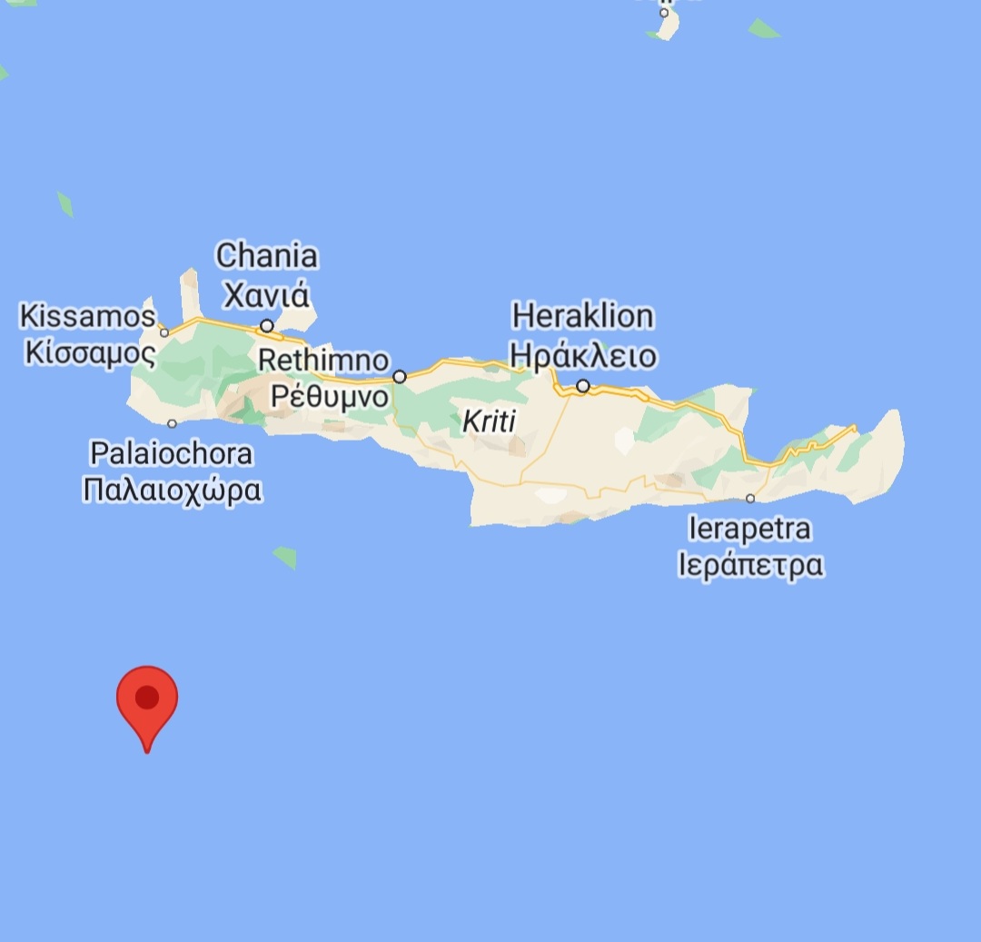🆘️~45 people in urgent distress by #Crete! The people say half of them are children, with many seriously sick. They have been at sea for more than a day and need immediate rescue. @Hcoastguard say they are looking for them: rescue now and don't facilitate a #pushback to #Libya!