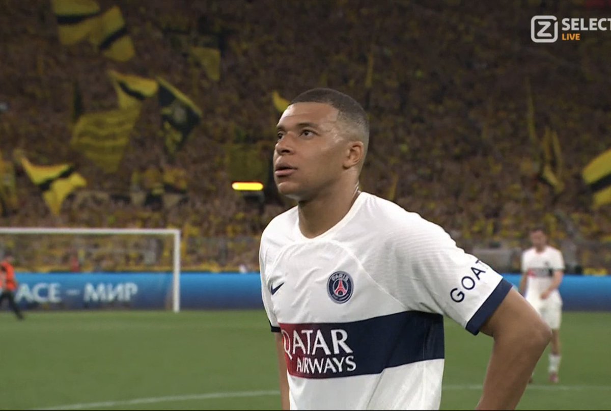 📸 - Kylian Mbappé after the FT whistle. He finishes the game with 1 shot on target.