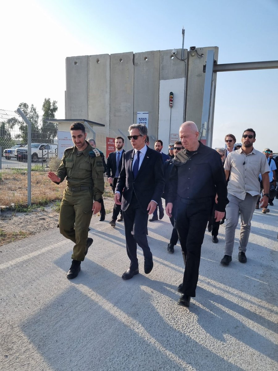 MOD @yoavgallant met with State Secretary @SecBlinken at Kerem Shalom Crossing, where he was briefed by COGAT on Israel's aid efforts and the latest upscale. Sec. Blinken voiced his appreciation for Israel's humanitarian efforts and noted the meaningful progress in recent weeks.