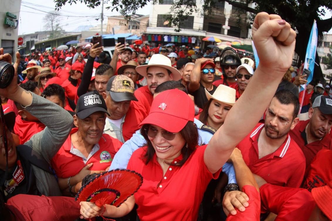 La próxima mujer luchadora que seguirá con el cambio!🌺❤️🖤 #EsRixi #DiaDelTrabajo