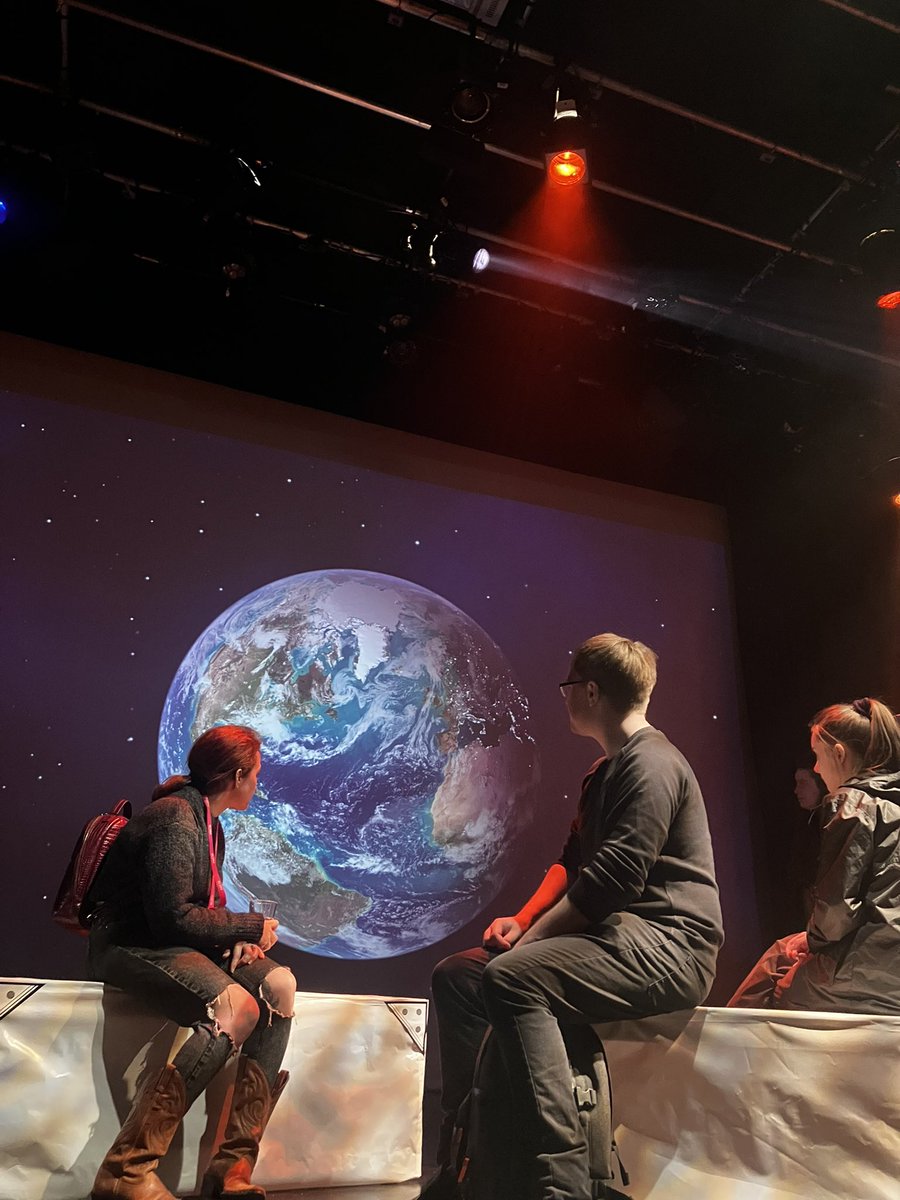 Big well done to @SonicMutiny for Earth is Lost… a deep dive into space & AI & using the theatre space so well & differently! @unitytheatre #UpNextFestival