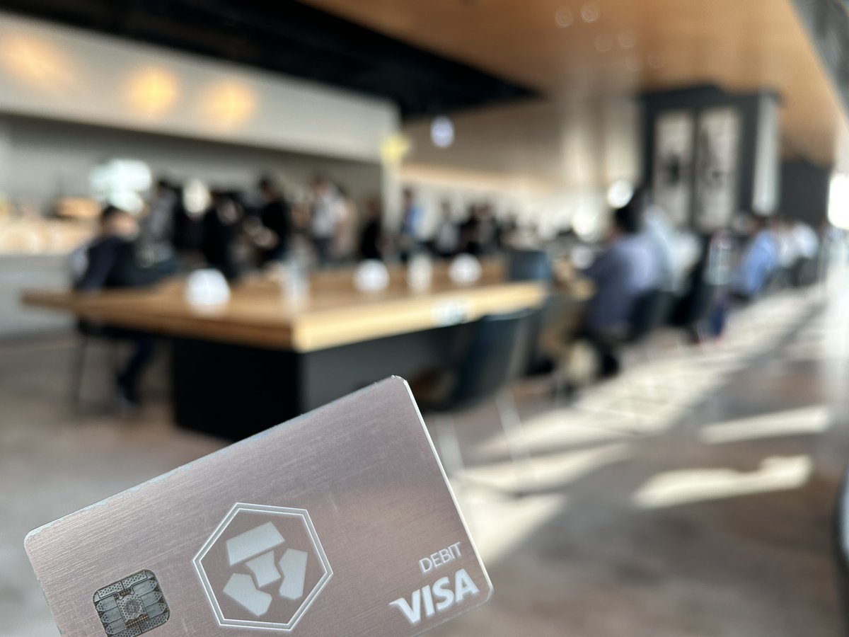 Can’t skip the lounge access with #CryptoCom Card 

📸: @cryptorockstar