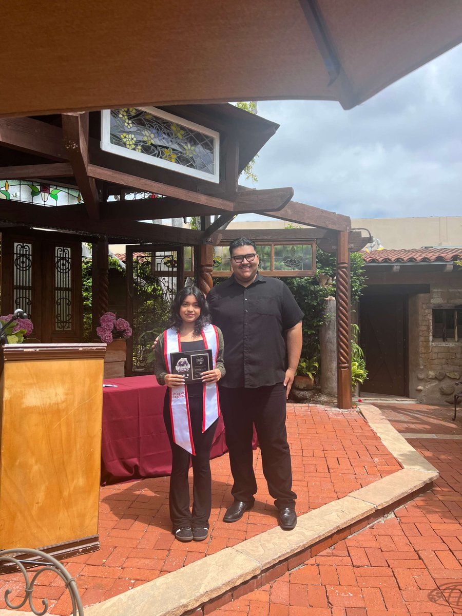 An end-of-the-year celebration was held today for ASB high school presidents from all #SAUSD high schools. Board Member Hector Bustos honored each student with a plaque, acknowledging their dedication to representing their respective schools. 

#WeAreSAUSD #SAUSDGraduateProfile