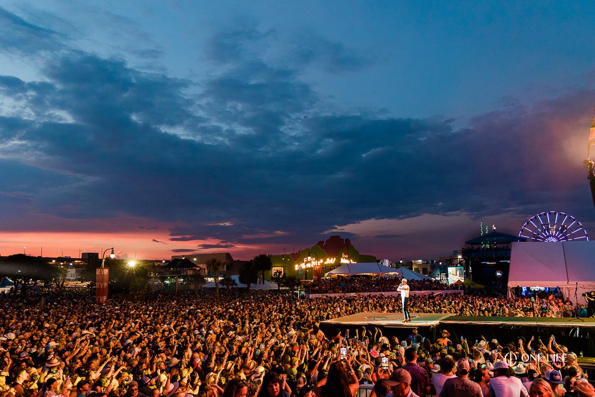 Can't wait for the @coorslight Main Stage to be rockin' again! 🎶⚡