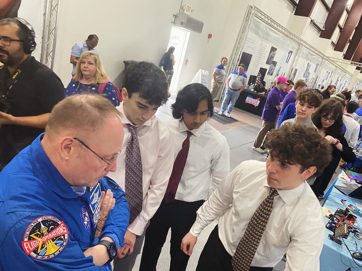 Very proud of our @HHHHillsEast engineering students that presented their work to scientists and astronauts @NASA Johnson Space Center. 
‘
‘
‘
‘
‘
‘
#HHHCSD #STEMed  #Foodcomputer #Agtech #AgEducation #education #Computerscience #nasa