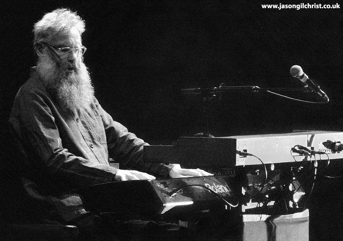 @jethrotull @Ticketline @GCHalls Jethro Tull.
The Seven Decades Tour.
Glasgow.
Introducing the band:
John O'Hara: piano, keyboards 🎹.
#JethroTullTheSevenDecades #ConcertPhotography #LiveMusicPhotography #BlackAndWhite #JohnOHara #JethroTull
@jethrotull