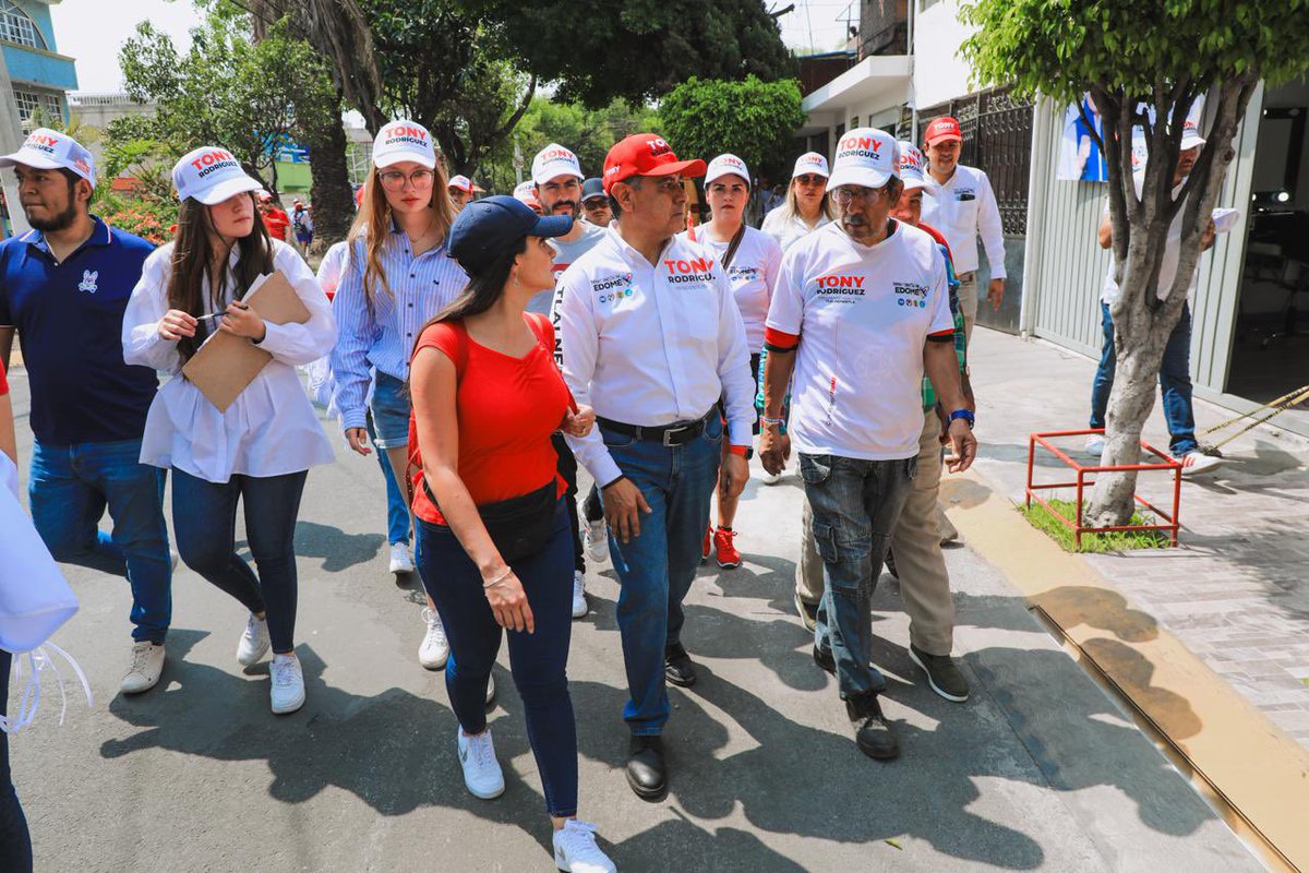 Hoy estamos en recorrido en la colonia Izcalli Pirámide. Sigo atento y escuchando a los vecinos; ellos son quienes nos guían para continuar trazando la ruta de un #Tlalnepantla #ConRumboFirme.