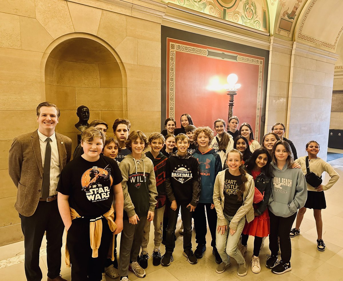 Enjoyed greeting 6th Graders from @HermantwnHawks today at the Capital! Several of the kids were interested in pursuing a career in policy, perhaps one of them is a future State Senator! #mnleg