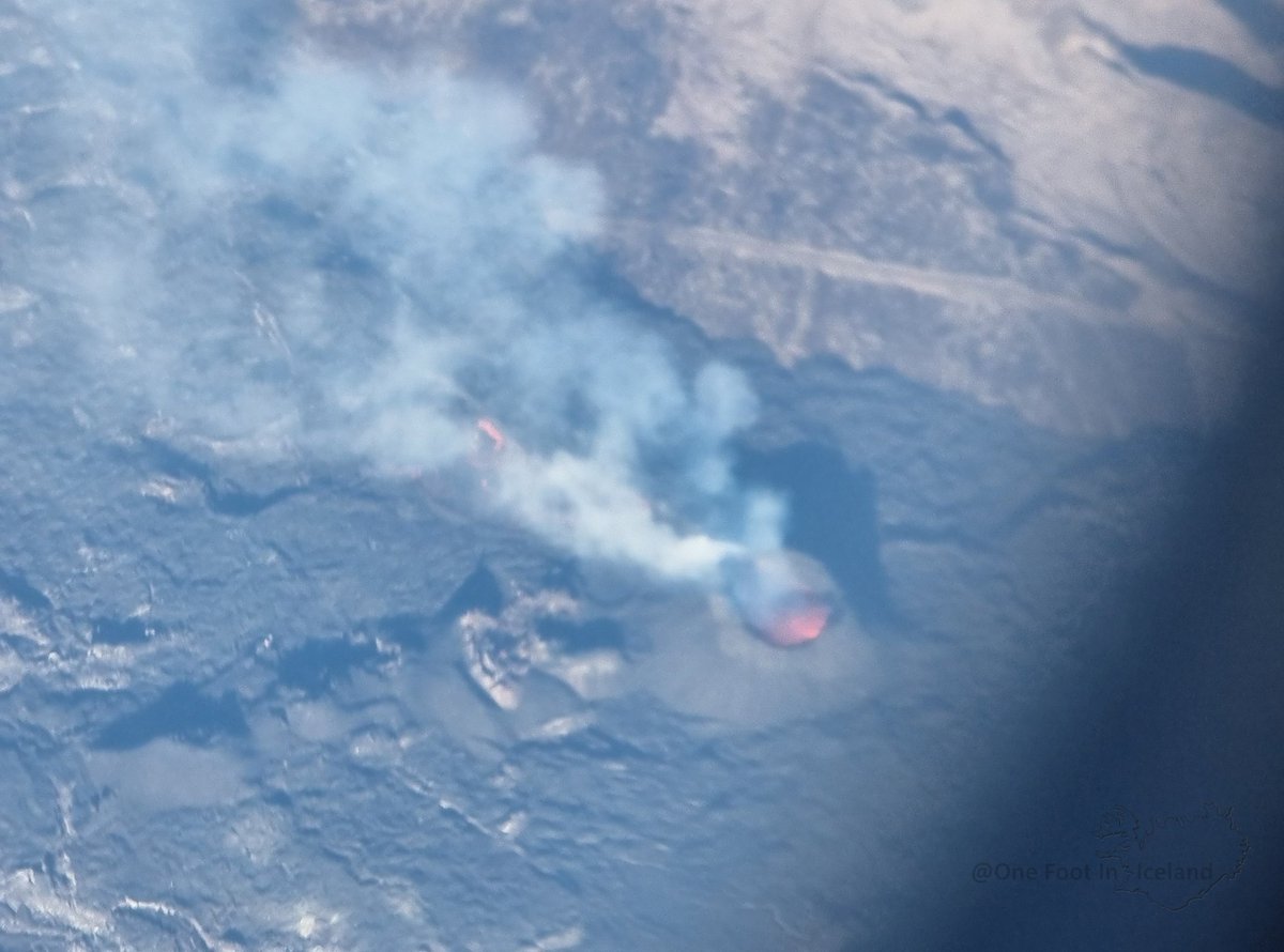 Here are four great volcanoes that it gave me immense pleasure to see during my visit last week: Hekla, Snæfellsjökull, Eyjafjallajökull and the current Sundhnúkar eruption 🤩🌋 We were so lucky all week with often startlingly clear skies 😎 #Iceland #volcano #eruption