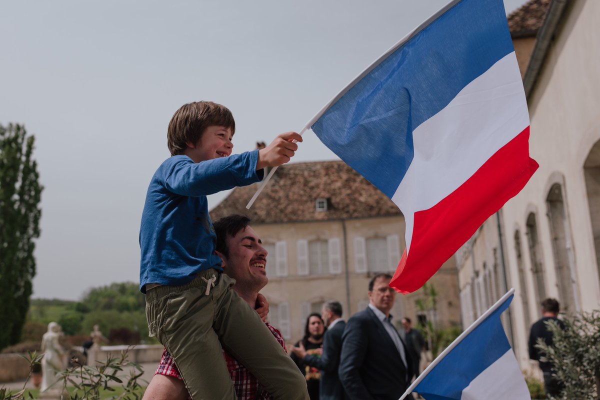 Nous sommes à 40 jours d’une élection vitale pour notre peuple et notre nation. 40 jours pour continuer d’aller convaincre. Le seul vote utile le 9 juin, c’est le vote pour vos idées, pour battre Macron et von der Leyen. Le vote pour @MarionMarechal ! #VotezMarion