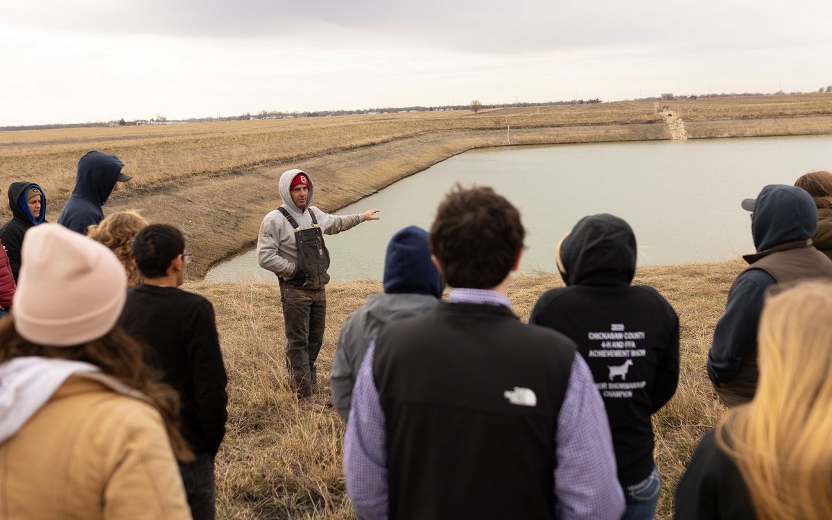 A new report on drainage water recycling for crop production and water quality by @chrishhay and @ISUAgWaterMgmt reviews info from 7 Midwestern sites, including A.J. & Kellie Blair's system near Dayton, IA. Find out more: go.iastate.edu/KCBPQP