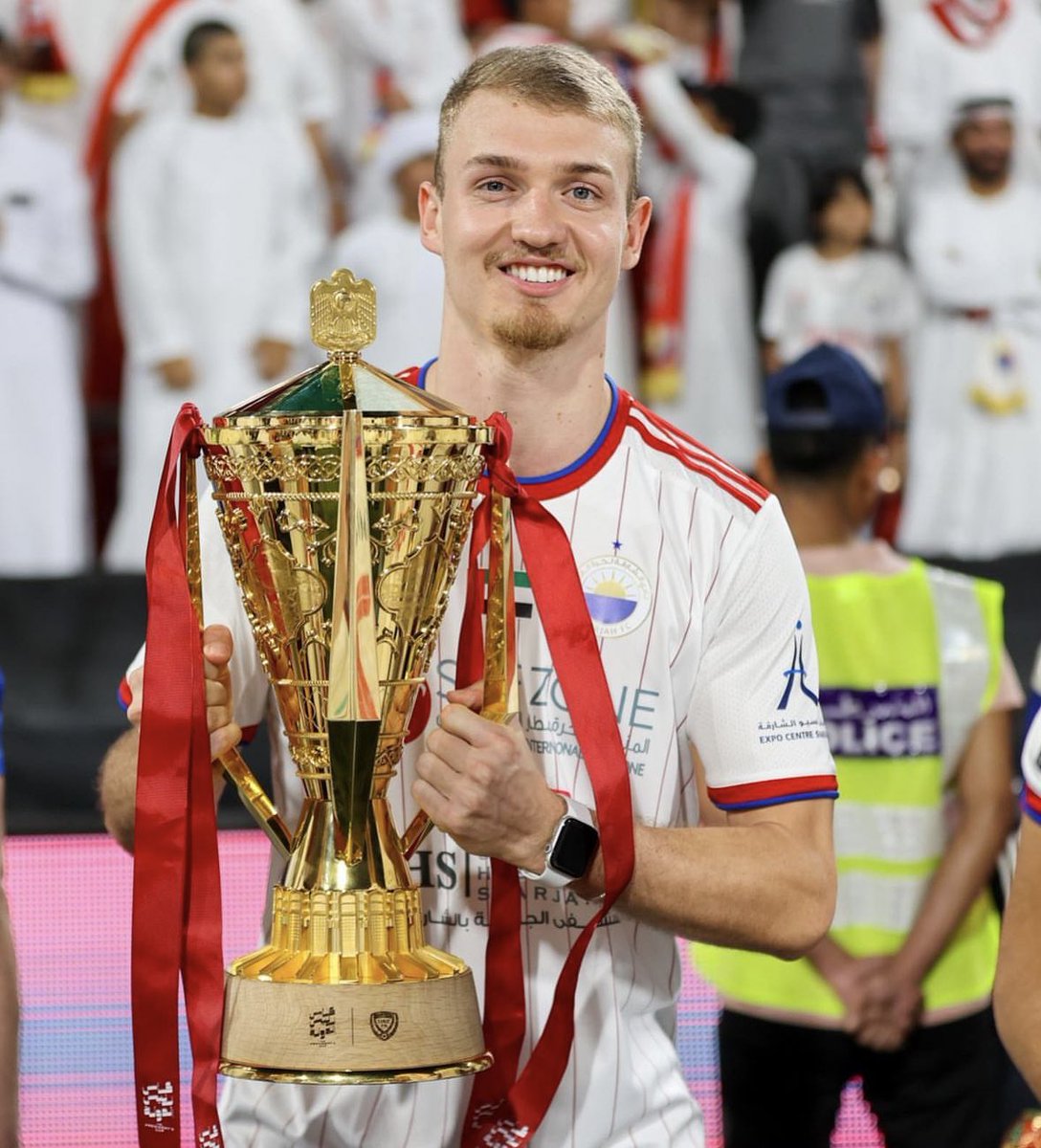 iFahod10's tweet photo. تاريخي !

قوستافو يملك فرصة لأن يصبح اول لاعب اجنبي/مقيم يحقق بطولة (كأس رئيس الدولة) لثلاث سنوات متتالية 
👏👏👏

* ماجد حسن صاحب الرقم الأفضل بتحقيق ٤ كؤوس متتالية https://t.co/s40h4l9wBa