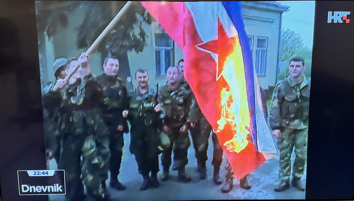 Pobjedu u Bljesku hrvatski branitelji obilježili spaljivanjem crvene petokrake - simbola ljubavi među svim narodima, zalaganja za radnička prava i društvenu jednakost. Svojim pobjedama u Domovinskom ratu donijeli su konačnu smrtnu presudu Jugoslaviji. A mogli smo živjeti u slozi.