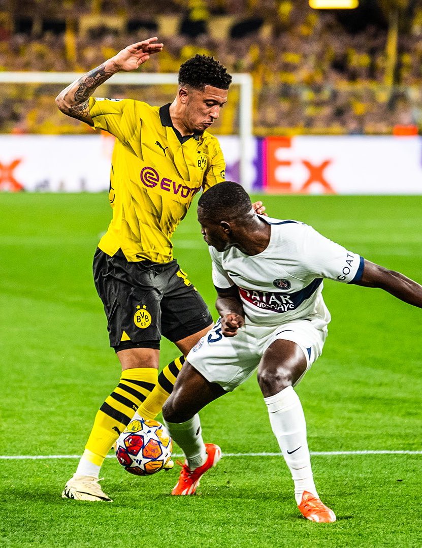 🎙️ Rio Ferdinand: 'He was shaking and baking top players. He's putting people on the floor. He was making people dance. He was a joke. We haven't seen this since he was last at Dortmund.

What I saw today was cage-football Sancho. With that swagger and arrogance, we haven't seen