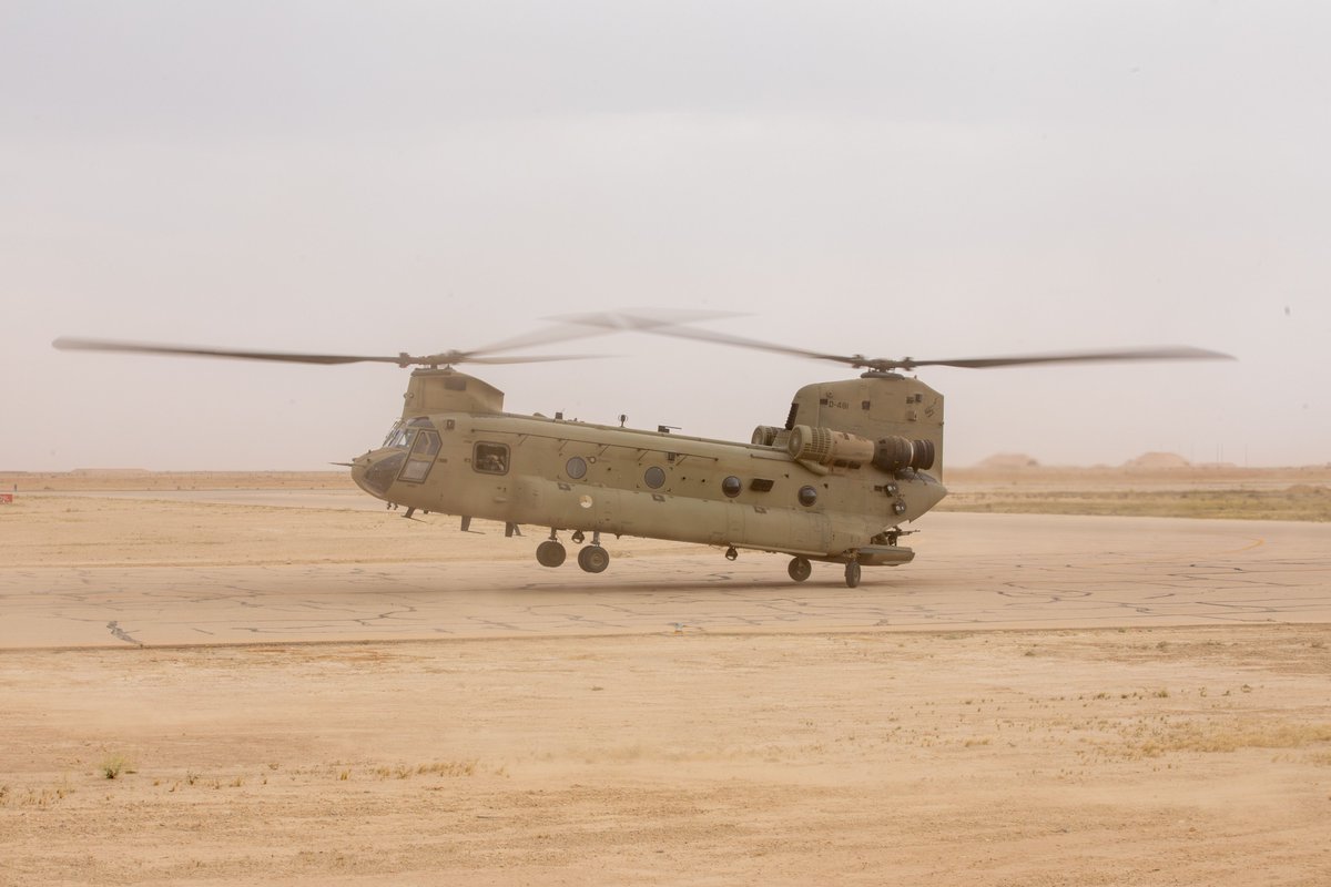Goed nieuws uit de zandbak! De 3 Chinooks 🇳🇱 in Irak zijn luchtwaardig. Wat nog moet gebeuren: controle van missie-systemen. De heli’s zijn begin april (gedemonteerd) in een Antonov vervoerd naar Al Asad Air Base. Hier zitten 120 militairen @Kon_Luchtmacht 

📸 D-481
@Defensie
