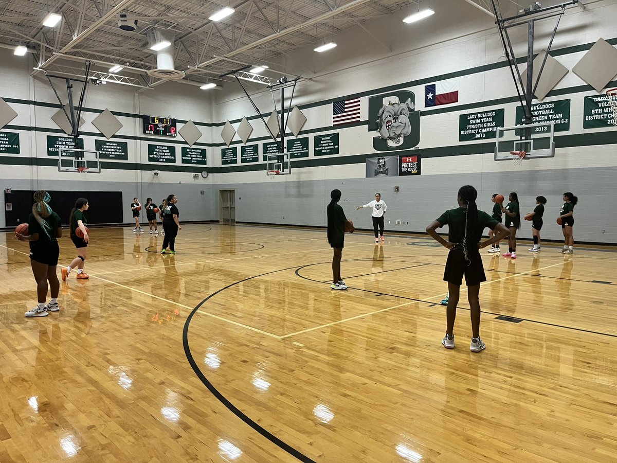 Had a great time coaching up some future Lady Eagles. Thanks @DJMS_athletics for having us. @alltheway30 @MISDathletics