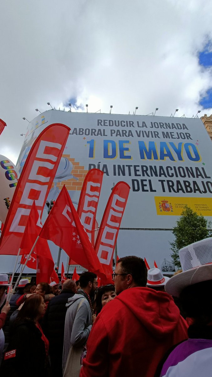 ✊🏽 Reducir la jornada laboral sin reducir salarios. Ganar tiempo de vida. Condiciones dignas para no dejarnos la salud mental. Organización colectiva para defender nuestros derechos siempre. #1DeMayo #DíaDelTrabajador #ArribaLasQueLuchan