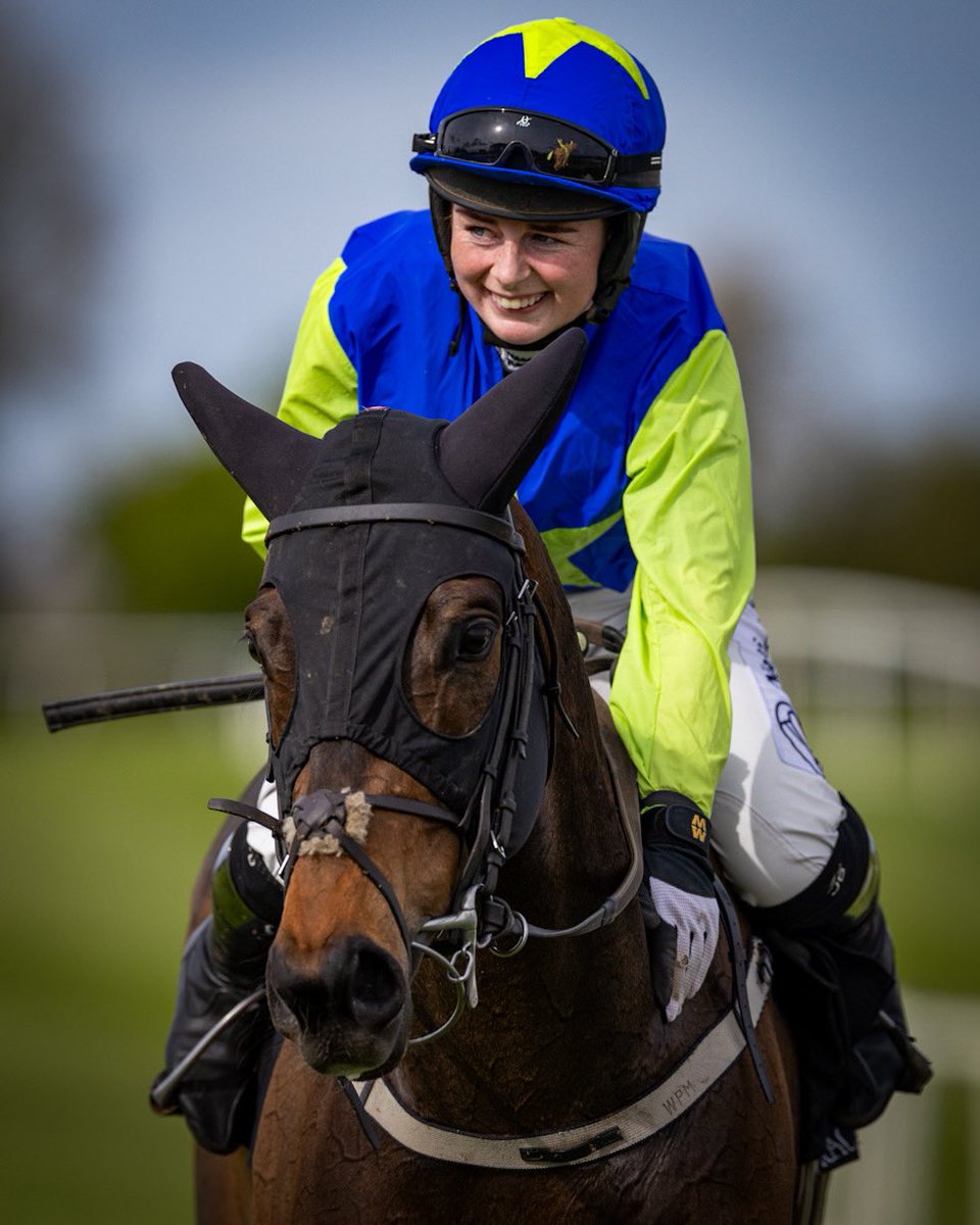 First G1 for @JodyT97! 🙌 Champion Lady Amateur Rider & a big part of @WillieMullinsNH team guides REDEMPTION DAY to glory in G1 Race & Stay At @punchestownrace Champion INH Flat Race. 🔥 7yo gelding another major talent by @RathbarryStud Blue Bresil.