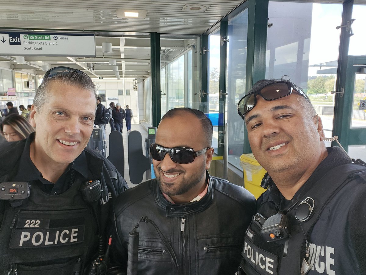 It was a pleasure running into @JuggyJag at Scott Road Station. Jugpreet Bajwa has been supporting the @Canucks by singing the national Anthems at the games. Jugpreet predicted that the Canucks will win on Friday!!!