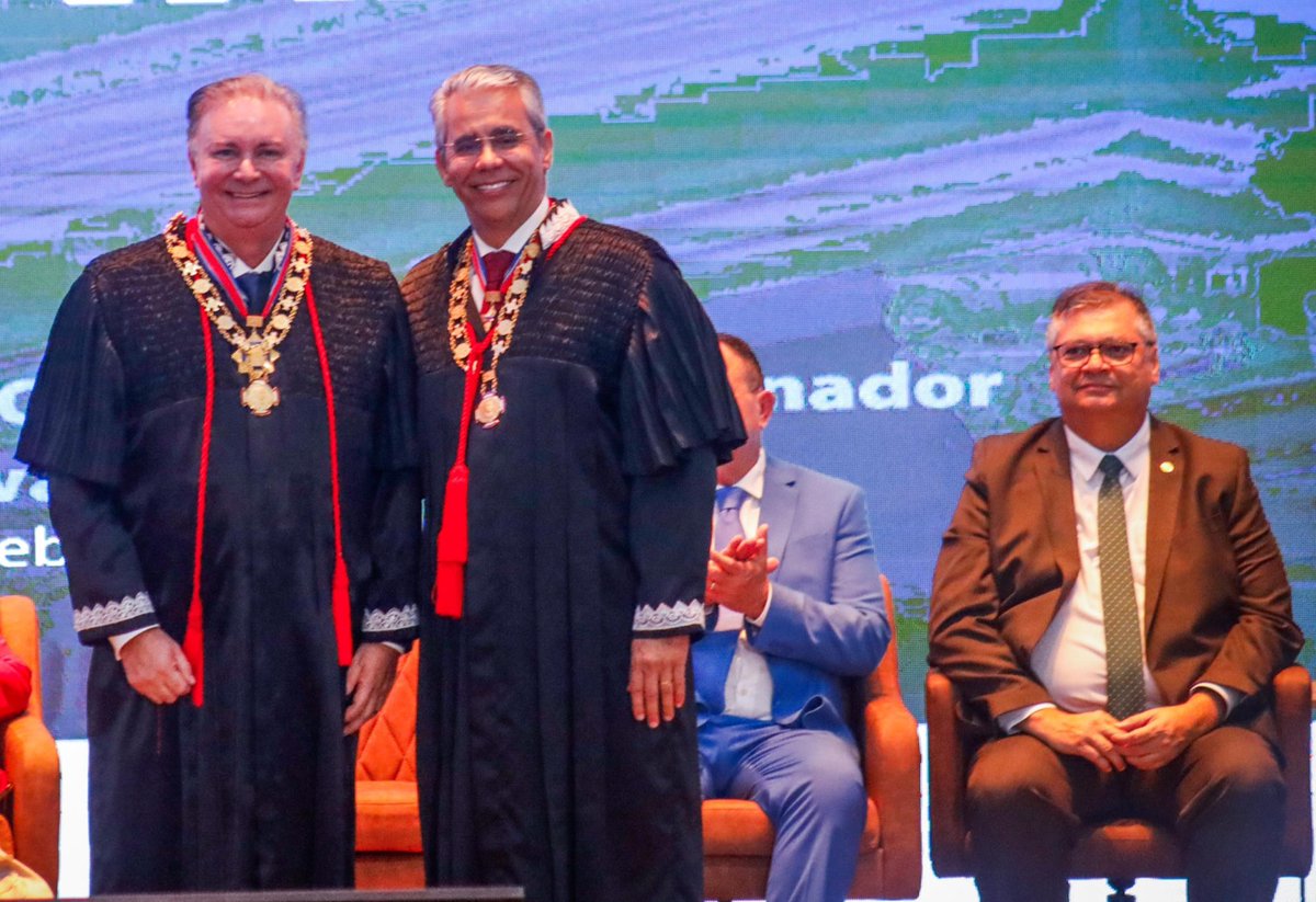 Nas solenidades de posse das novas direções do Tribunal Regional Federal da 1ª Região e do Tribunal de Justiça do Maranhão, tive a alegria de ver colegas de turma na UFMA sendo empossados.
