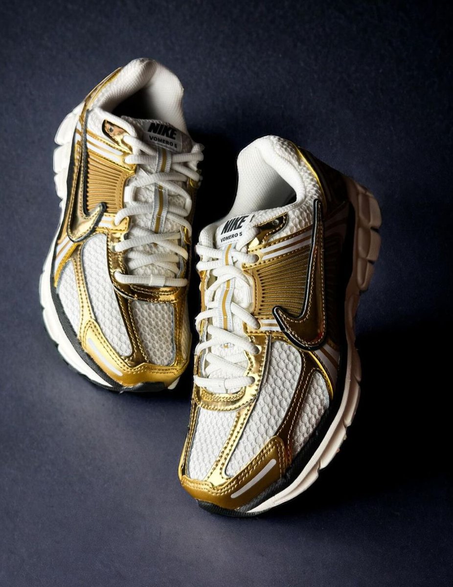 GOLD 30.新品、箱ありNIKE AIR ZOOM VOMERO14 Nike Zoom Vomero 5 Ochre Metallic Silver Gold HF1553-301