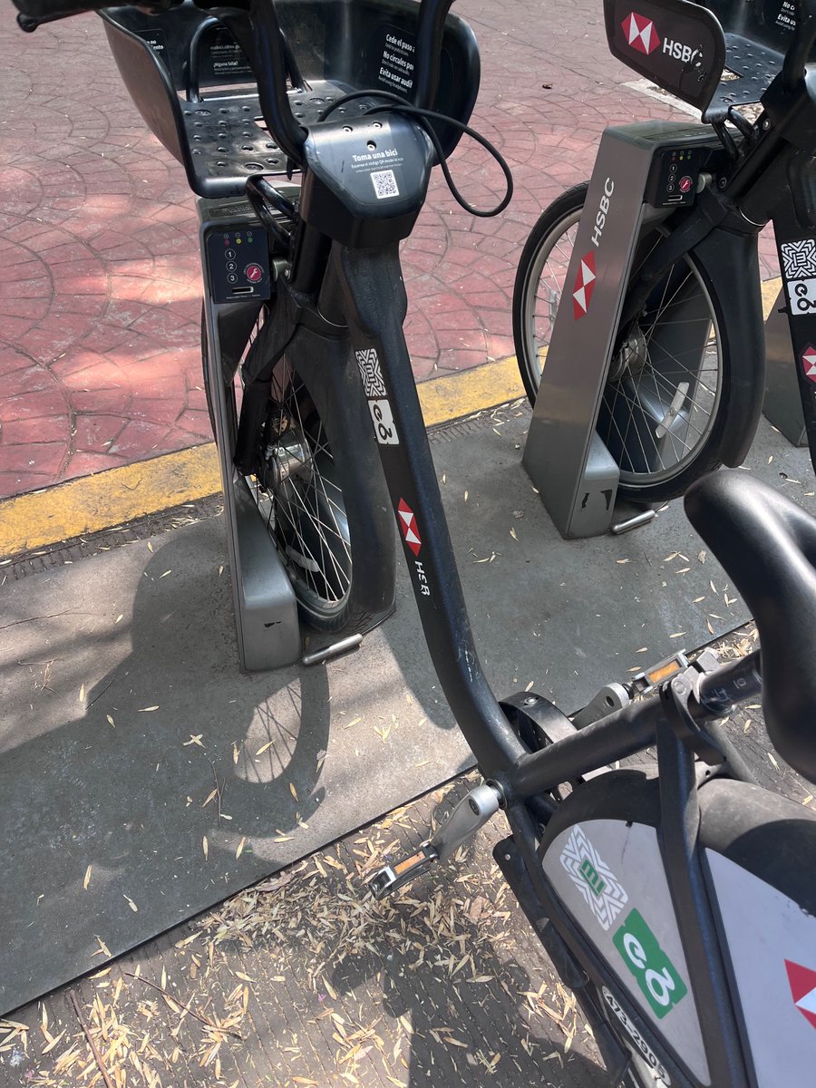 Chuelixx's tweet photo. @ecobici ancle una bici hace más de una hora en la estación CE-070 parque México/ avenida Michoacán y el tiempo en mi app sigue corriendo habiendo realizado ya cargos https://t.co/XIKJ5oH43q estación aparece  inactiva y no se detecta la bici a pesar de estar anclada, soluciones? https://t.co/6qOZ6gGTlx