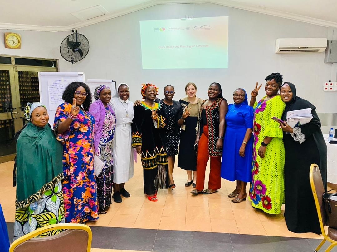 So happy to be here in Ghana with so many inspiring women and young women doing powerful peace mediation work in their communities. @peacemakersnetw @TSI_Ghana @engageyourworld @NgwobiaMike @JprmNigeria @KAICIID @martha_sama @LauraTufon @Snwot4 @HopeofAfrica237