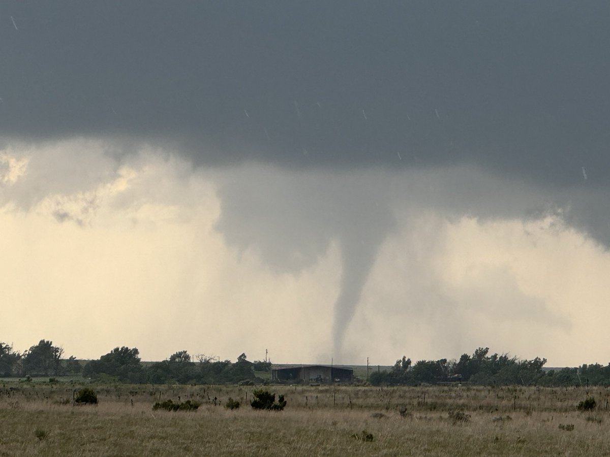 Not a bad way to start my first chase of 2024. West of Clarendon, TX #txwx