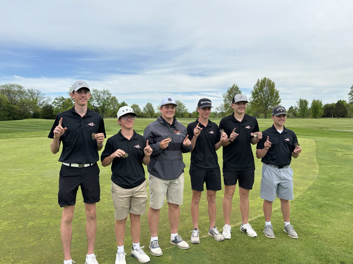 Mediapolis Bulldogs SEISC golf champions 2024 with a team score of 324