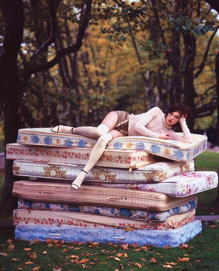 milla jovovich in ‘dreaming of england’ ph. by tim walker for vogue uk, 2007