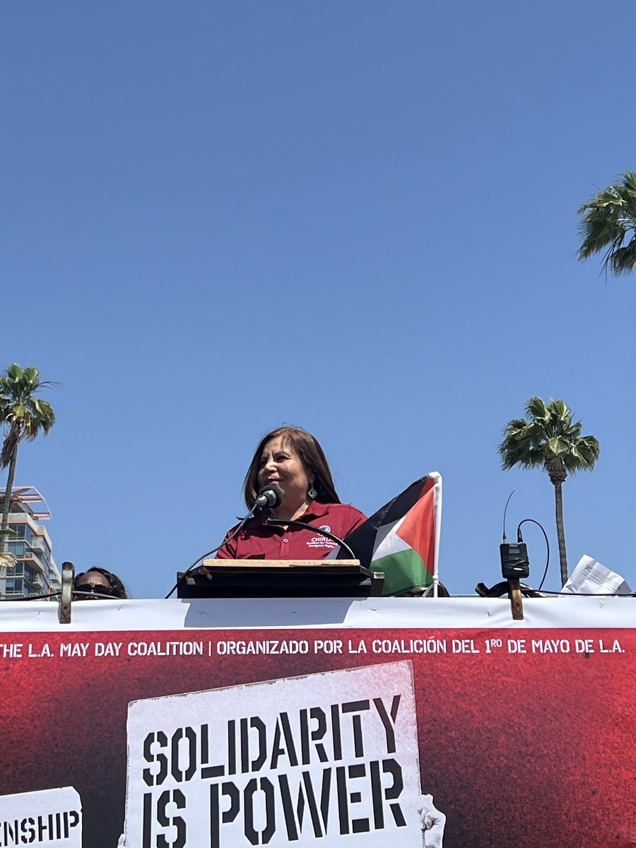 “We’re here in Hollywood because the unions created #HotLaborSummer, alongside the janitors & street vendors. The workers of this nation are the ones who keep the sky from falling. Let’s hear it for the workers! Let’s hear it for the organizers!” -@AngelicaCHIRLA