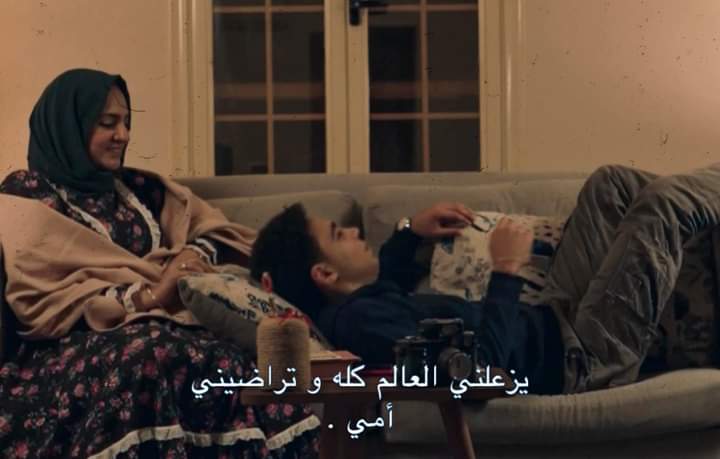 يزعلني العالم و تراضيني أمي ♥️