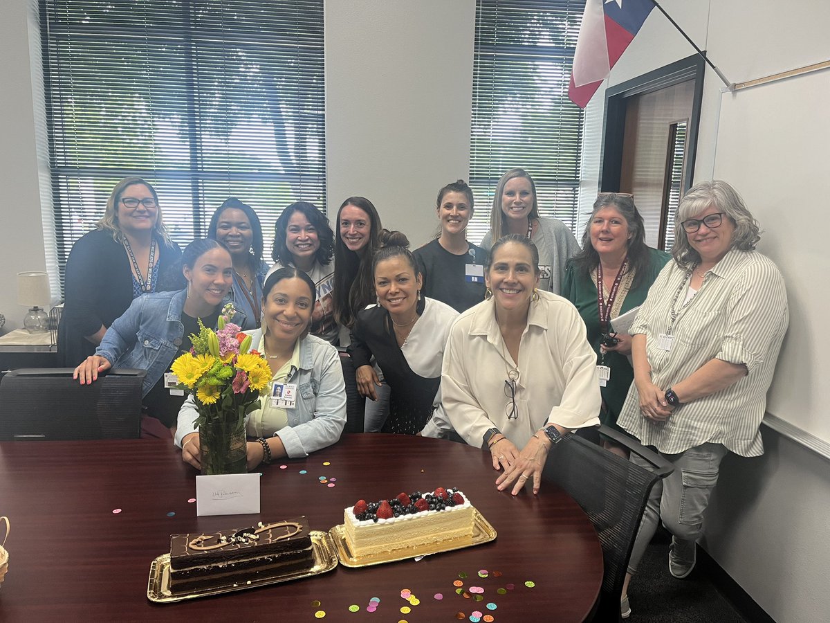 We are still celebrating our Principal Mrs.Robertson! #vineswildcats #happyprincipalday