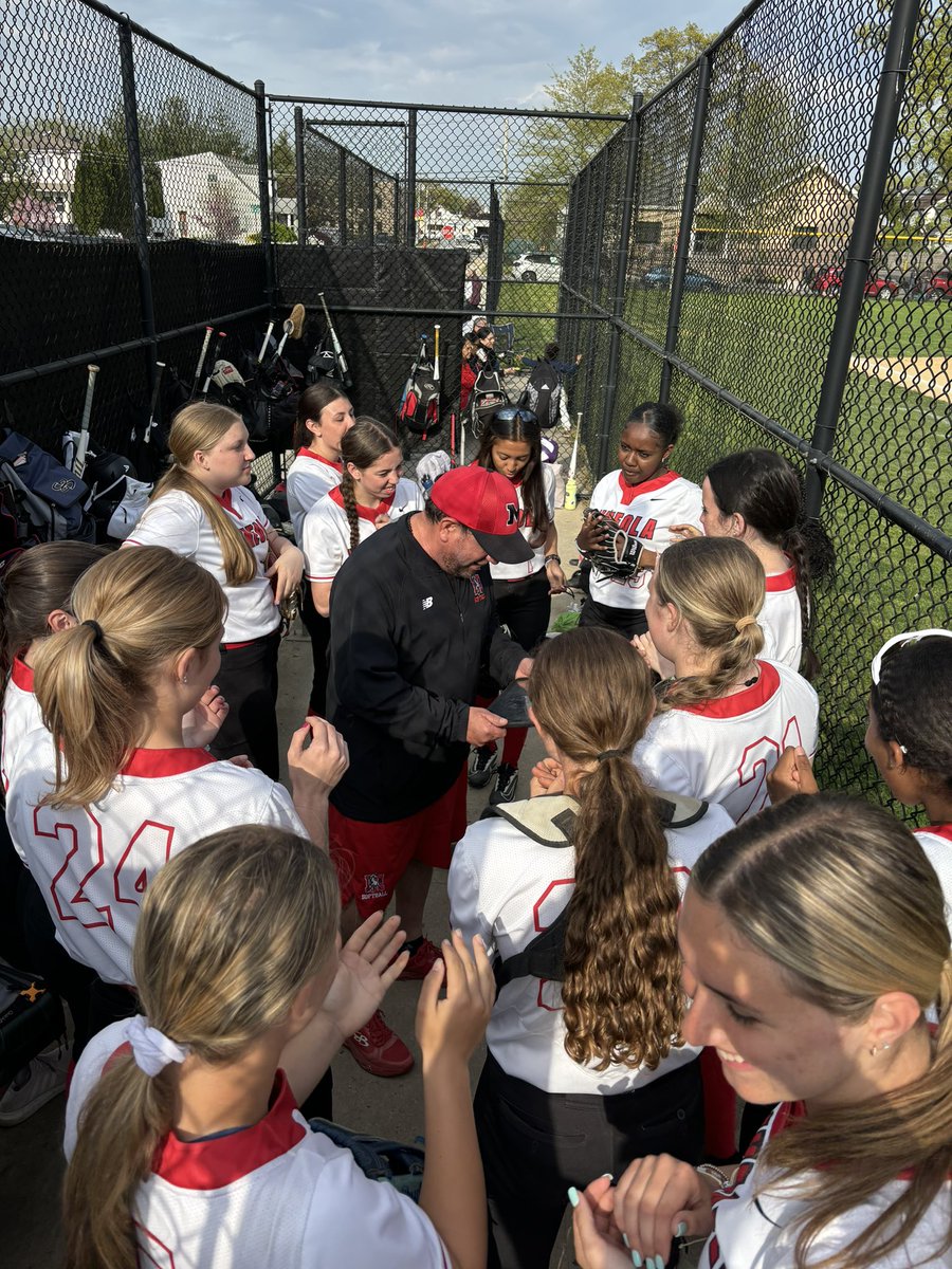 #MineolaProud of our Softball Seniors! An incredible group of young women who are destined for great things! Thanks for all your contributions to the Mineola Softball Program @MineolaUFSD @mineolahs @WinkPhysEd @PEdigennaro4