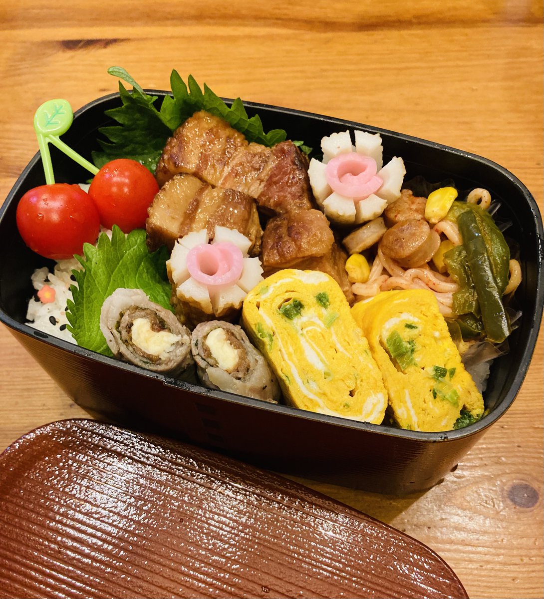 おはようございます😃
今日のお弁当です🍱

＃お弁当　＃お弁当記録
＃お弁当作り　＃旦那弁当
#お弁当作り楽しもう部
#豚角煮弁当