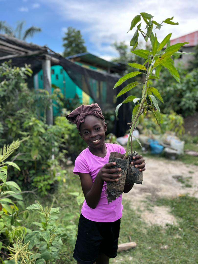 Bon Fet Premye Me 🌱🇭🇹 we celebrated the first of May Haiti’s agriculture day by planting trees & discussing the importance of local agriculture. #Haiti #community #pwodwilakay