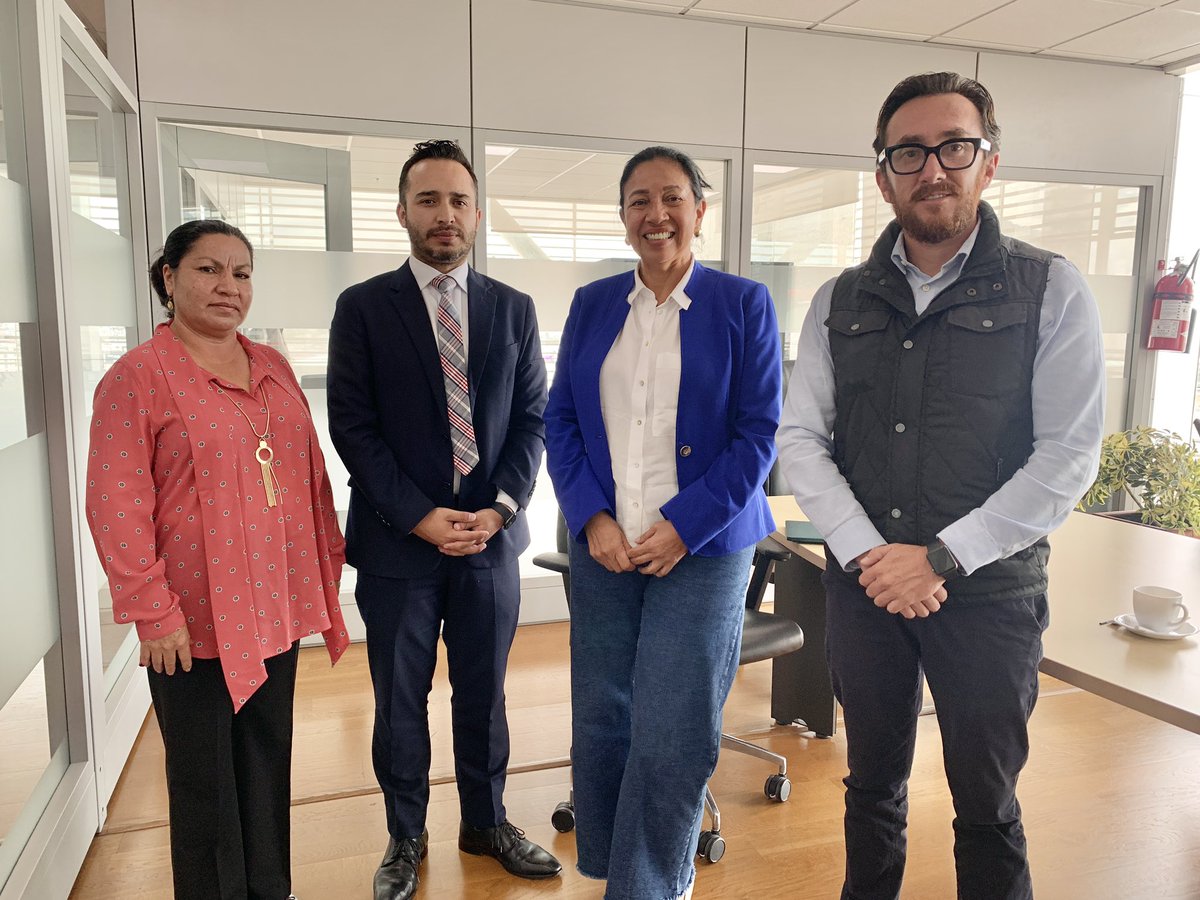 Mantuve una reunión con el Ing. Marco Acosta Ortiz, asesor del ministro de economía y finanzas en #Quito. Solicité la transferencia de las deudas pendientes al Gad de Santa Cruz para ejecutar obras y adquirir maquinaria pesada. 💼💰 
#AlcaldesaFannyUribe 
#SantaCruzEncanta